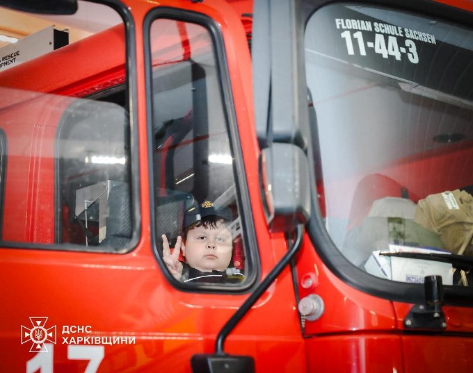 У Харкові відзначили хлопчика, який врятував себе та бабусю під час пожежі